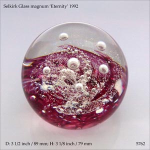 Selkirk Glass Eternity paperweight (ref. 5762)
