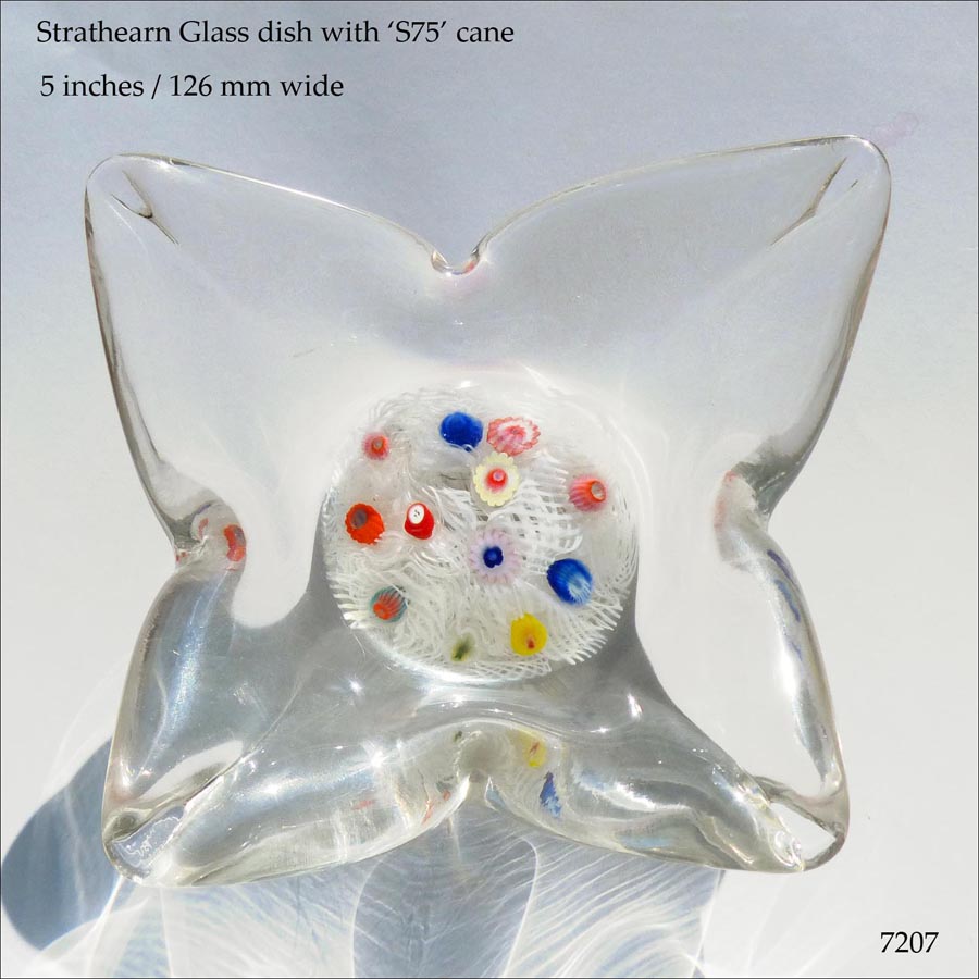 Strathearn Glass paperweight dish (ref. 7207)